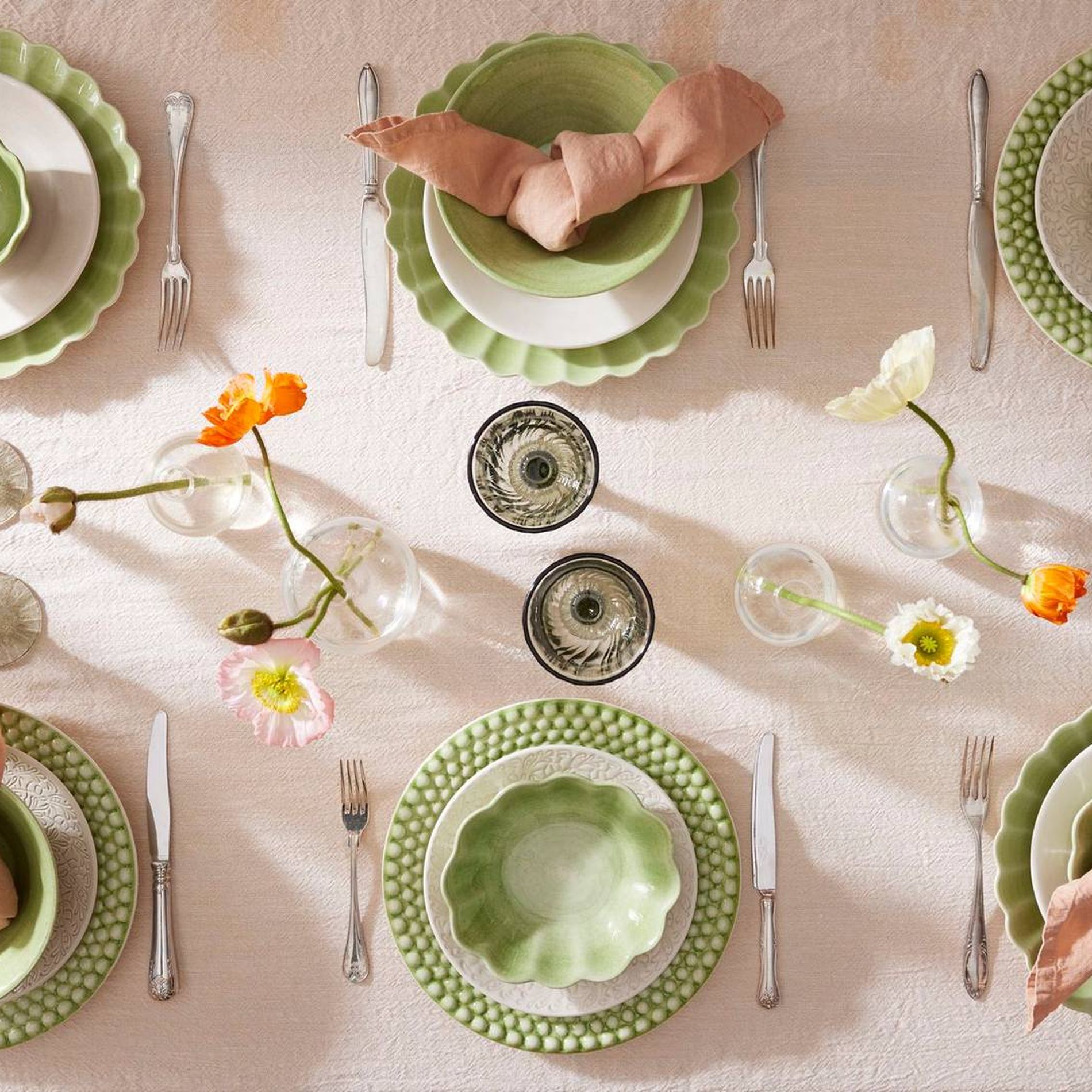A colourful Easter tablescape