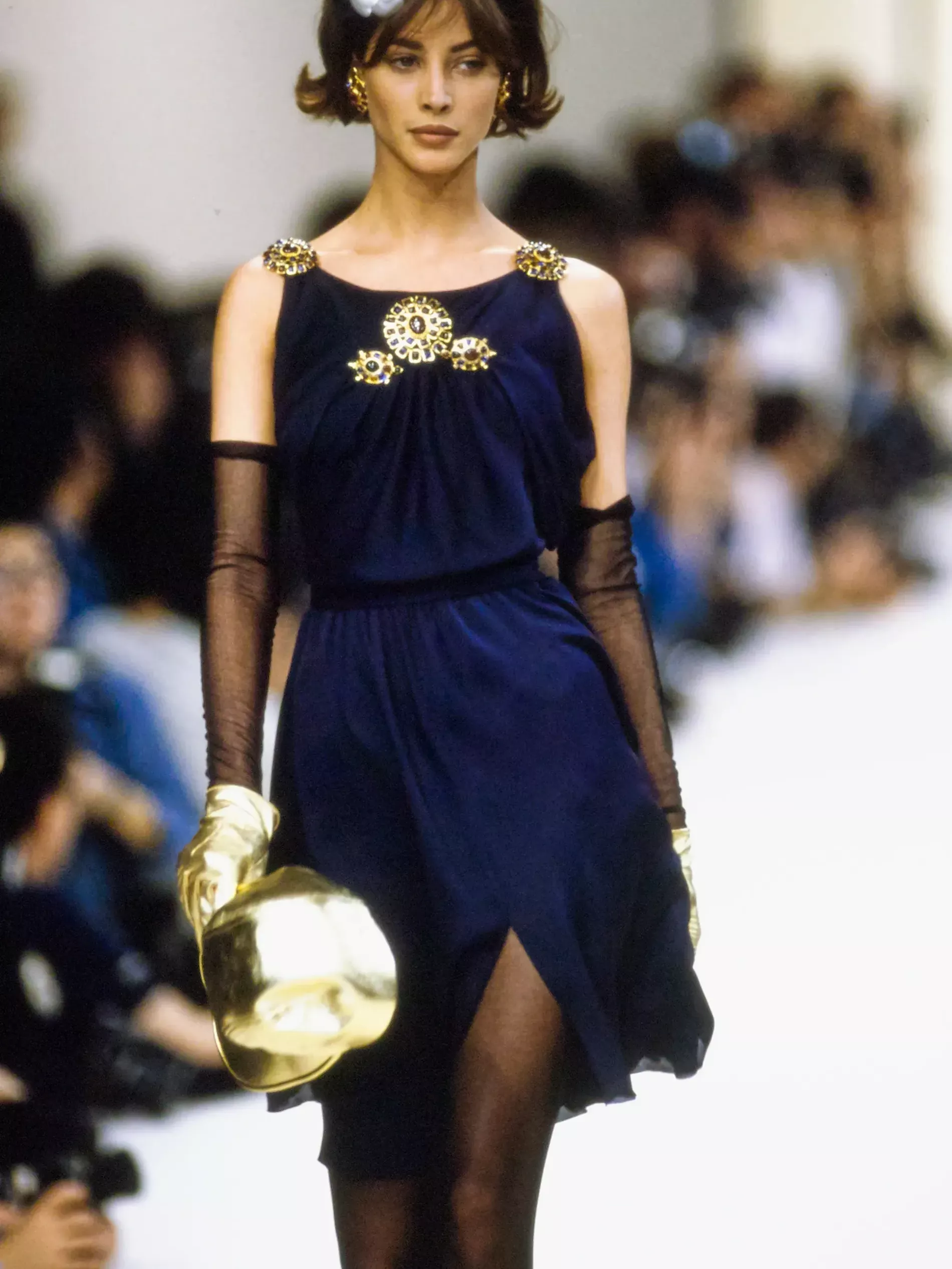 Linda Evangelista walks the runway during the Chanel Haute Couture