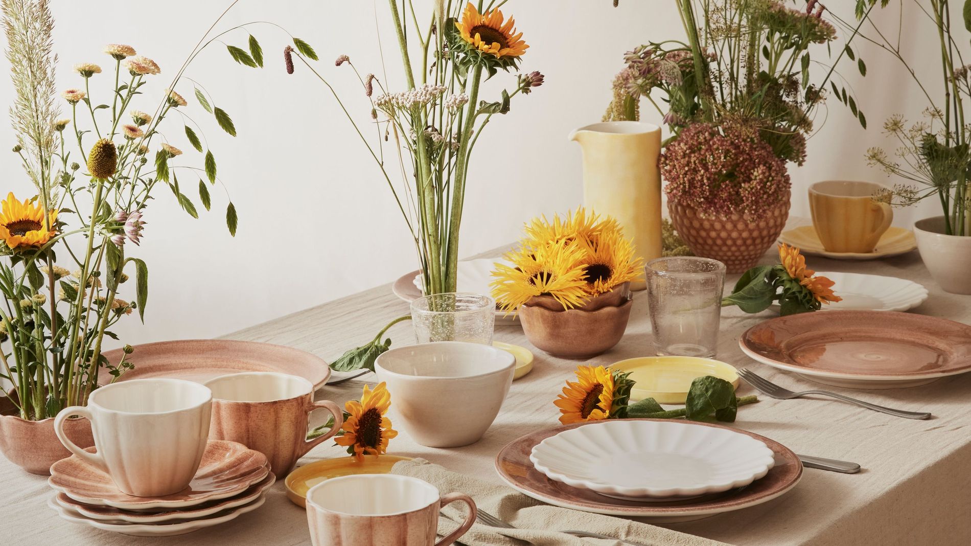 A Midsummer tablescape with fresh flowers