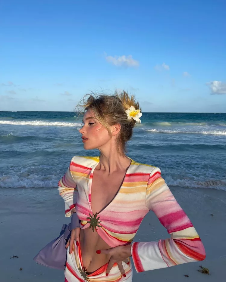 Elsa Hosk in Emi Jay flower hair clip