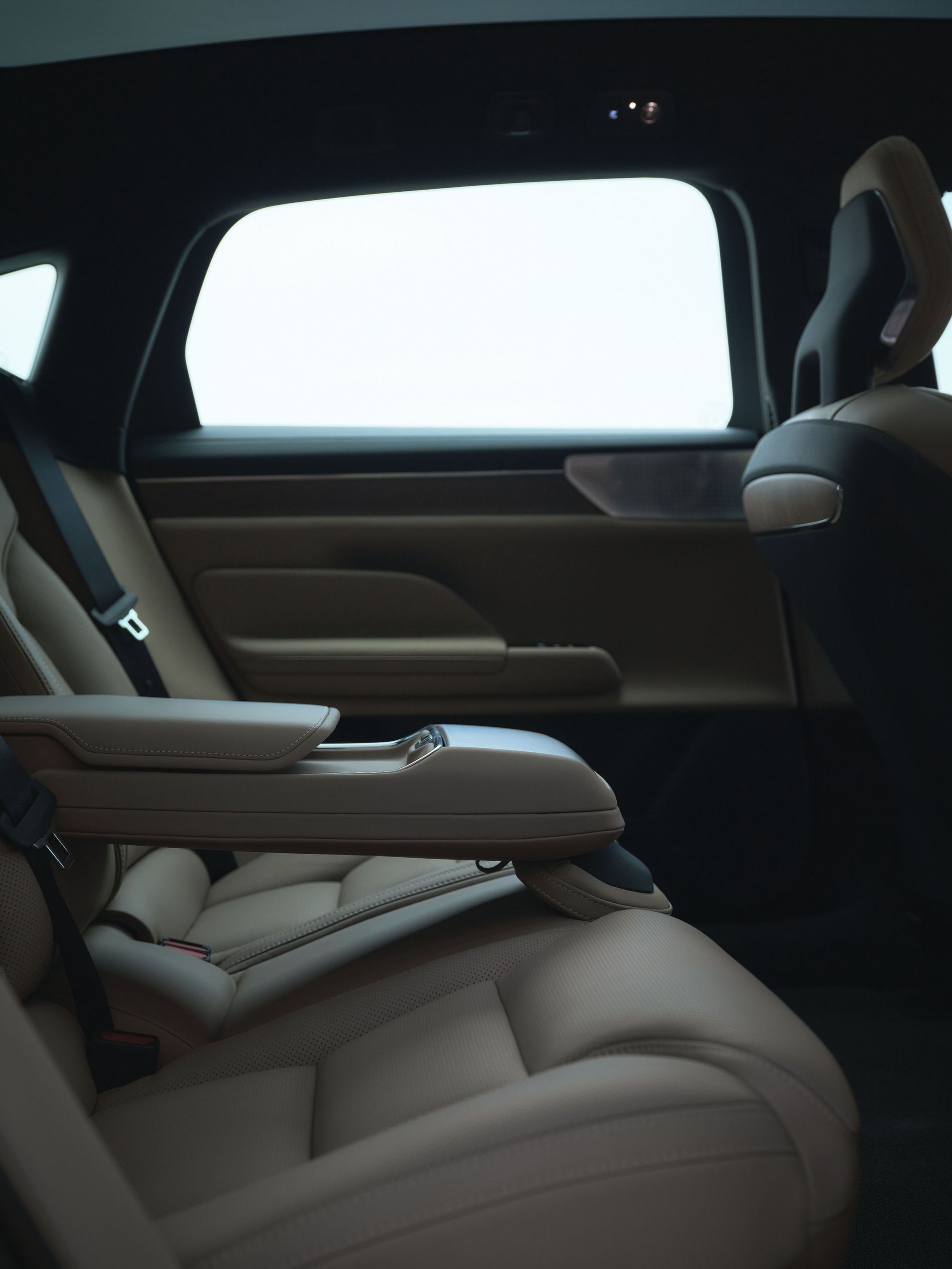 Volvo ES90 interior details
