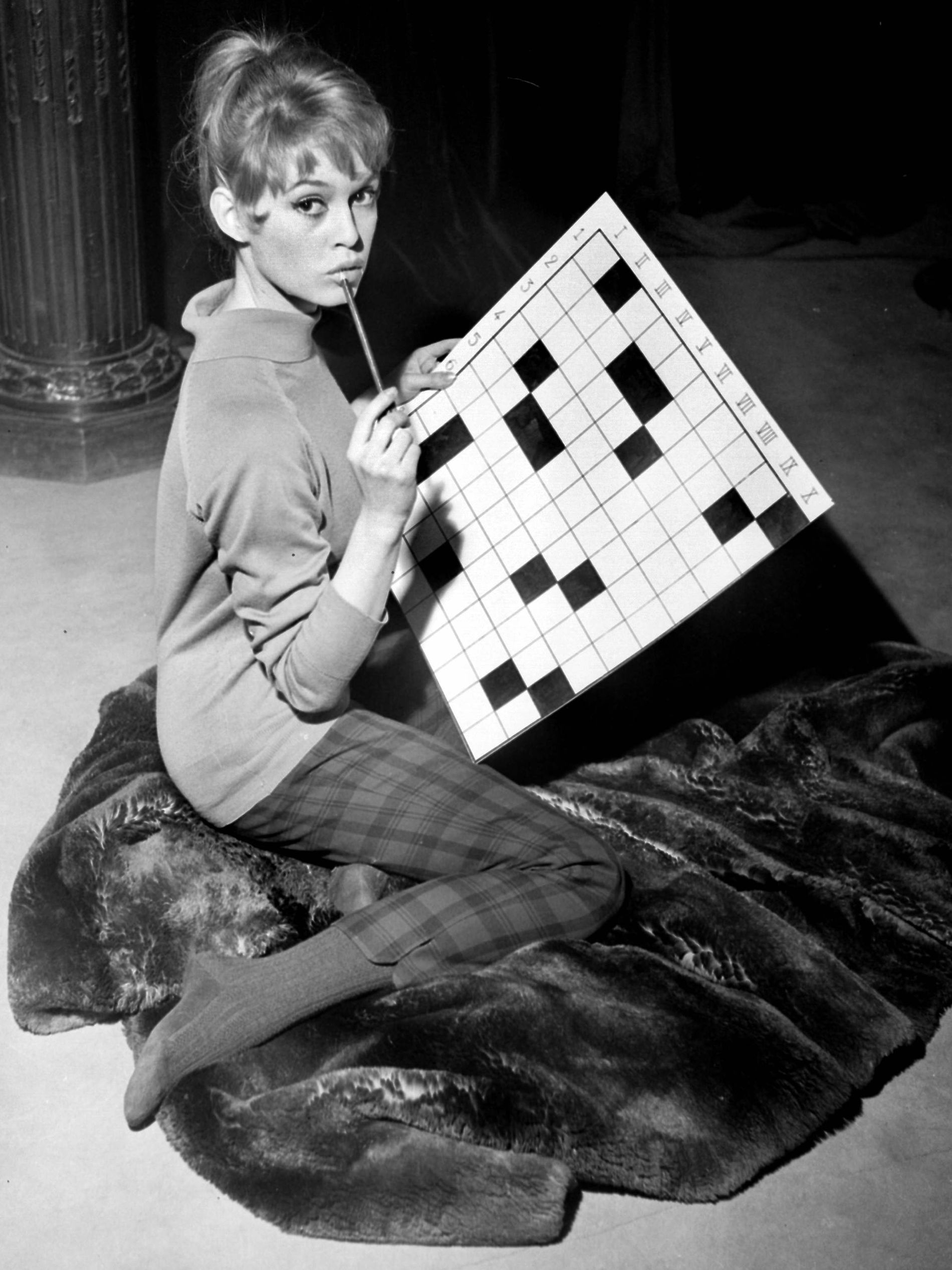 Birgitte Bardot solving crossword