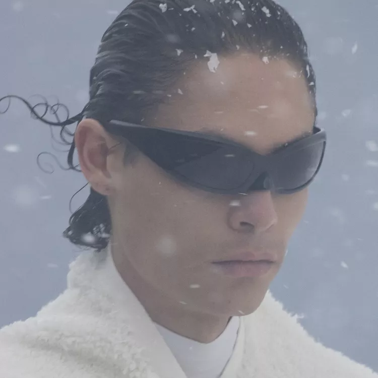 小物 balenciaga ski wear technical globe Hit The Slopes With Balenciaga's First-Ever Skiwear Collection