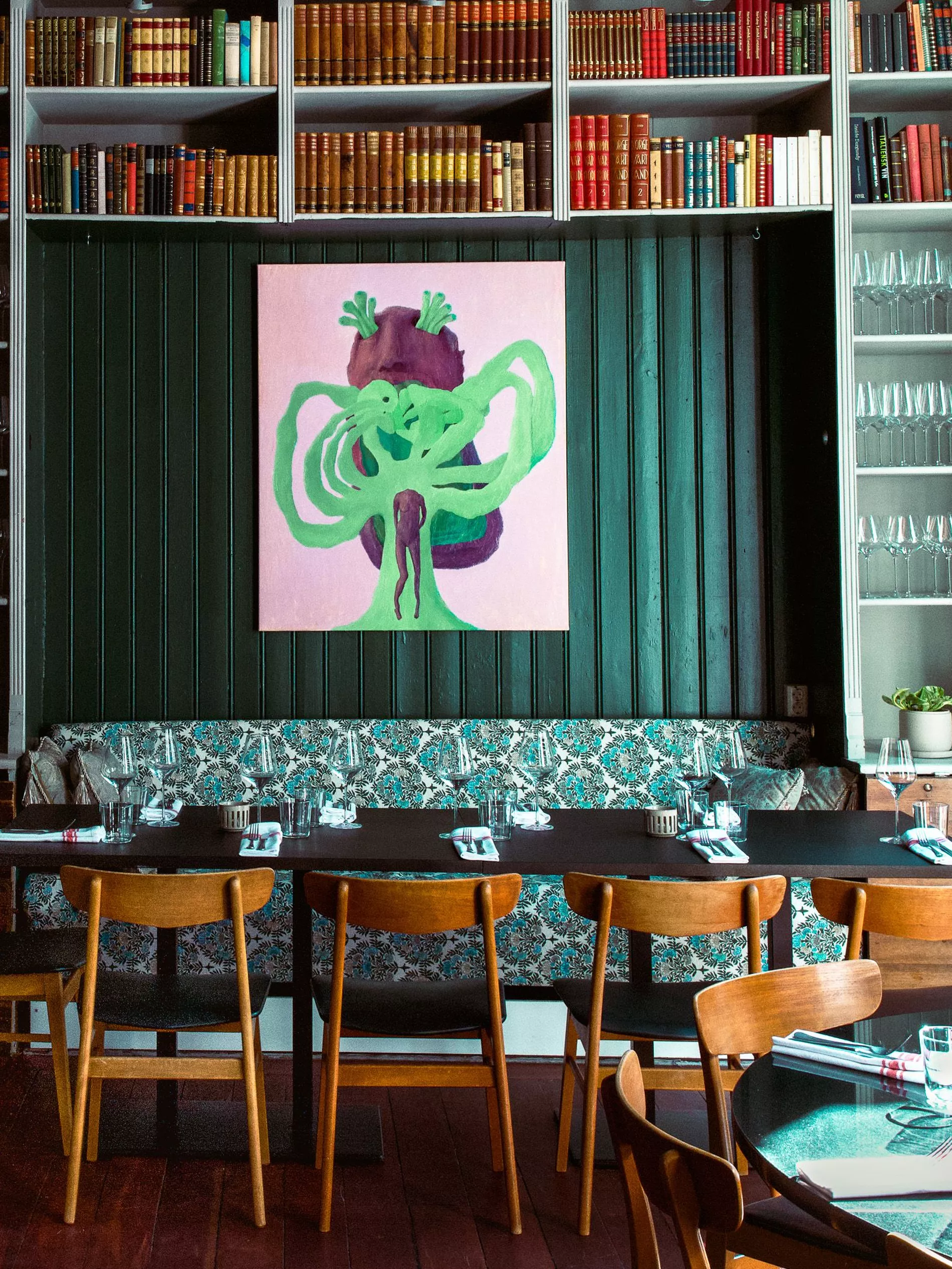 The dining hall at Oslo based restaurant Roze Gastro 