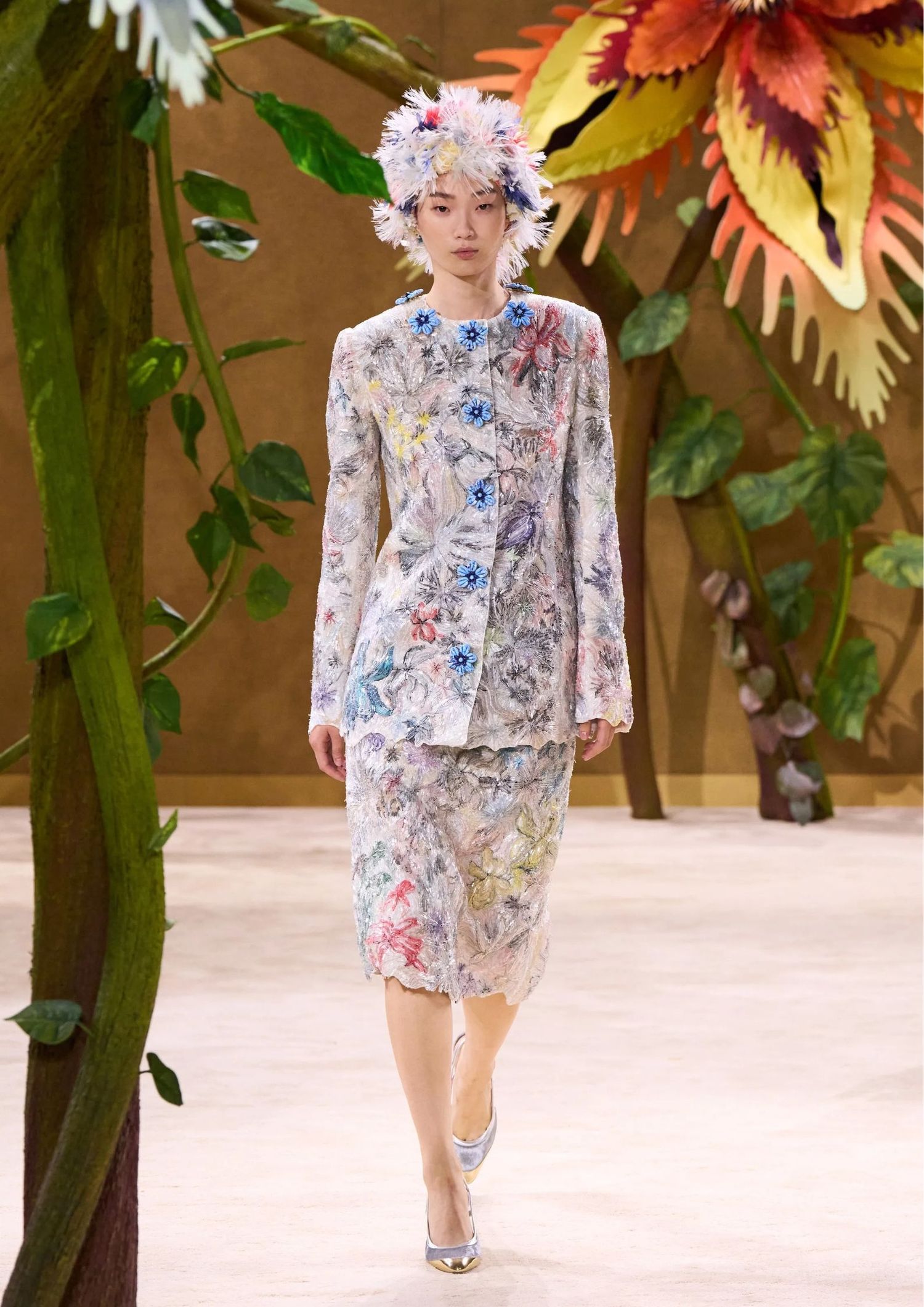 Floral print matching set consisting of a jacket and a skirt 
