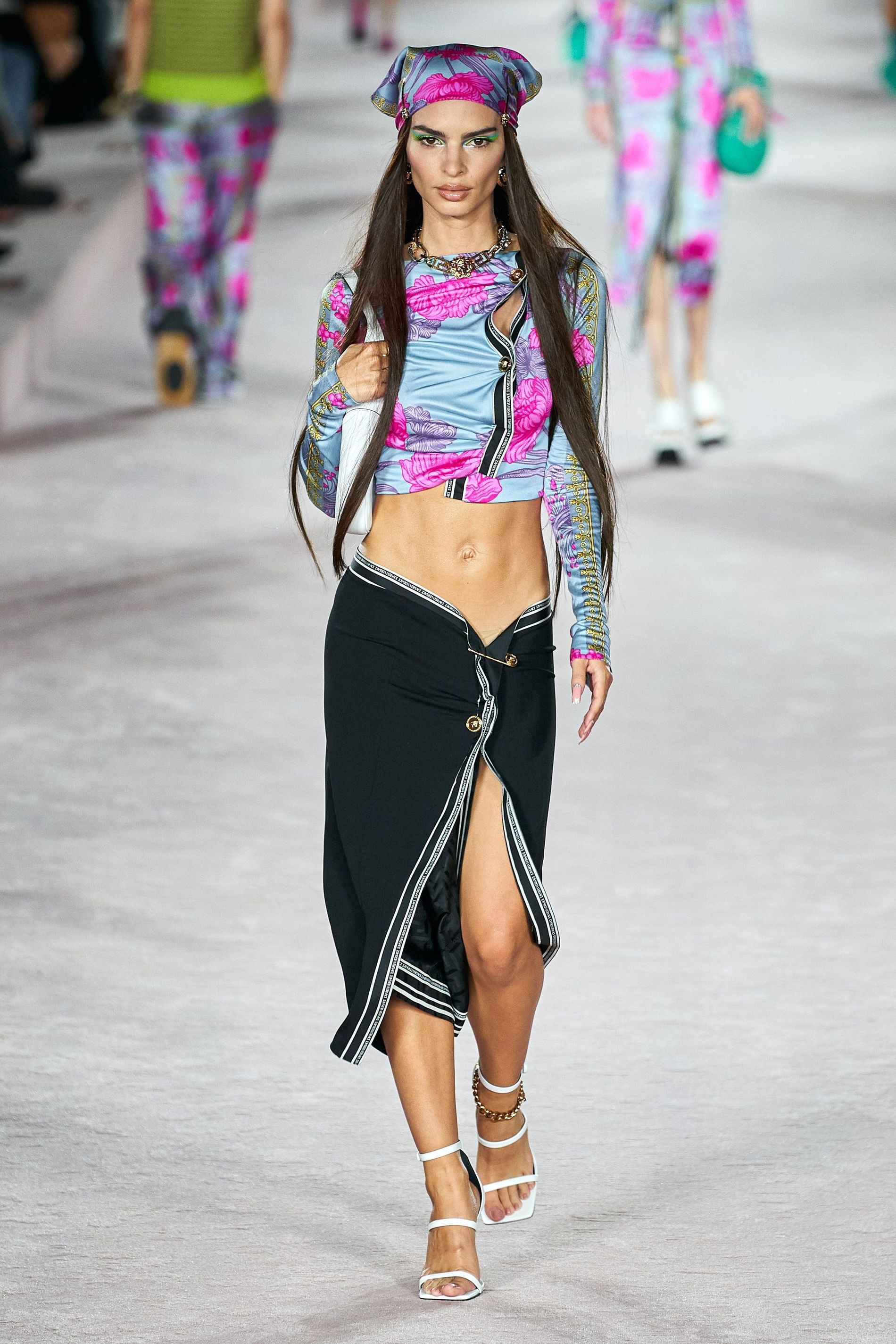 Versace SS20: Neon and Punk influences during Milan Fashion Week. —