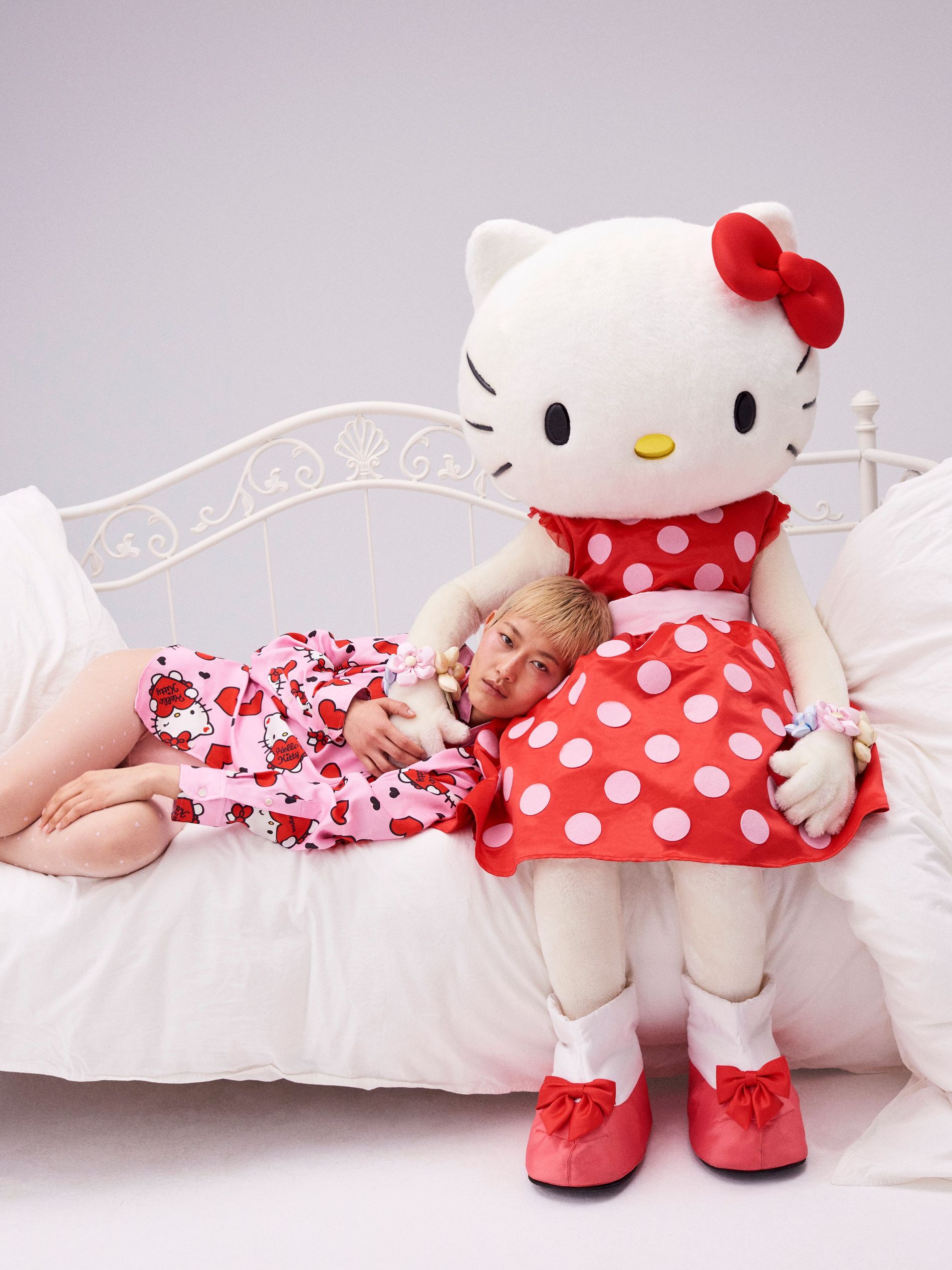 Hello kitty best sale big teddy bear