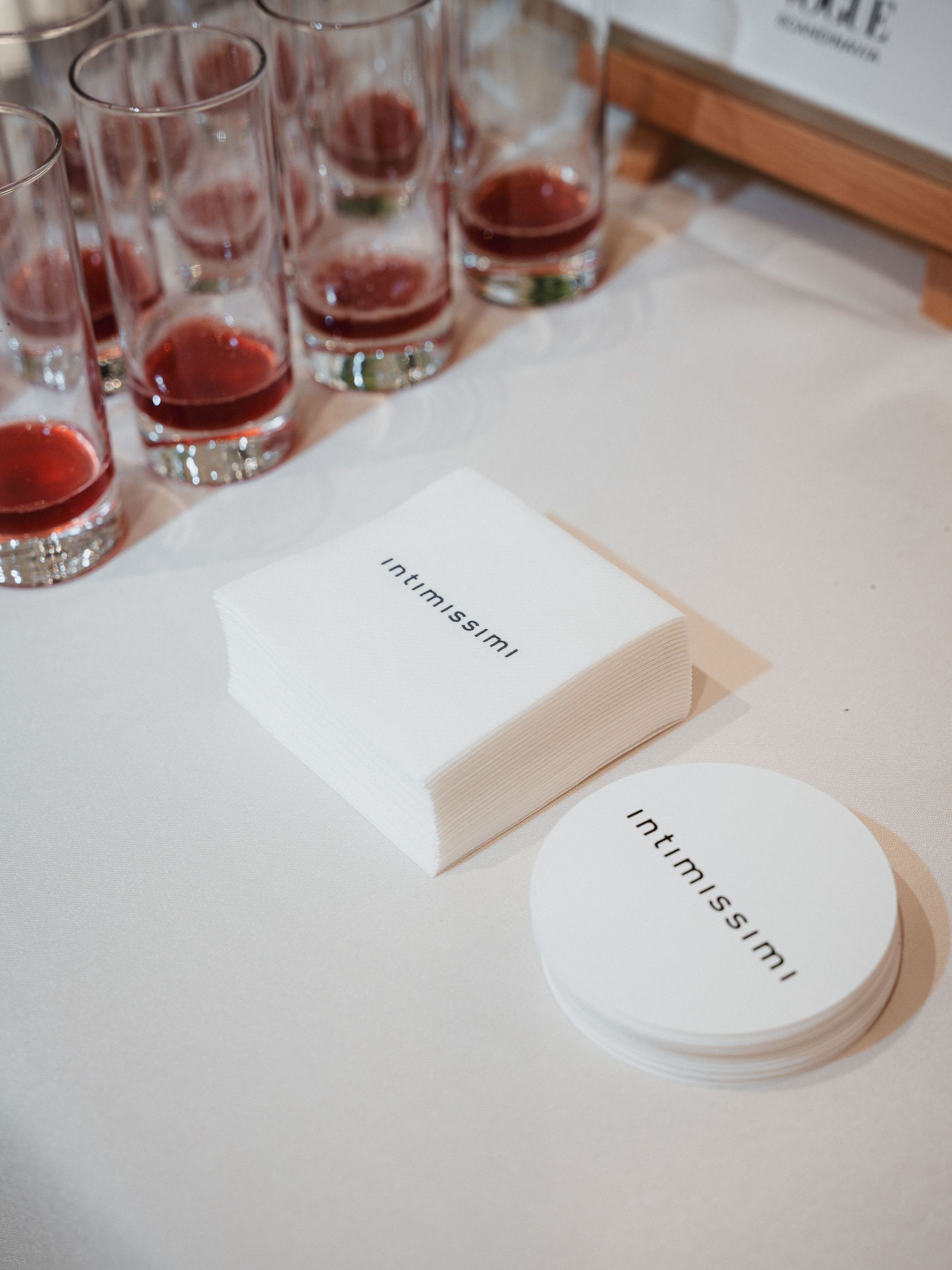Drink coasters with the Intimissimi logo