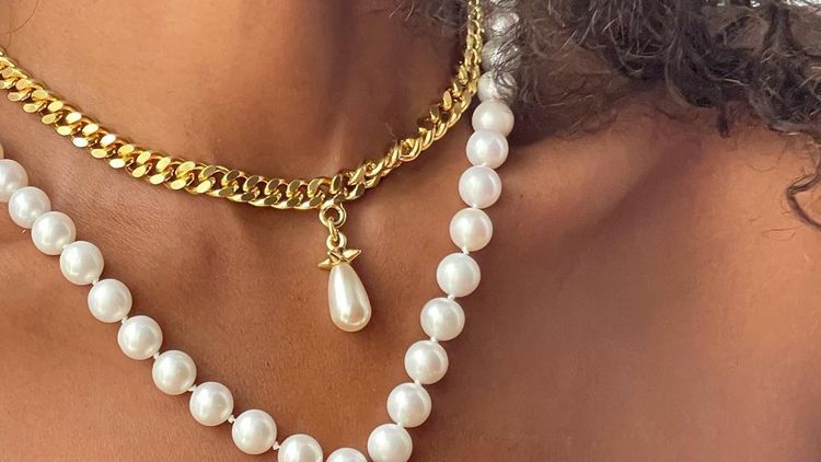 The best gold chain pearl necklaces to buy now - Vogue Scandinavia