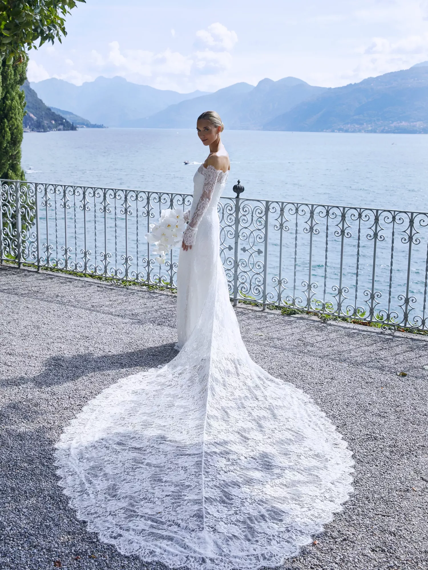 dutch wedding dress designer This Danish bride brought Scandi style – and 3 metres of exquisite lace – to Lake Como for her Lace SIZE:60 bell sleeve wedding dress Plus Size Fashion for