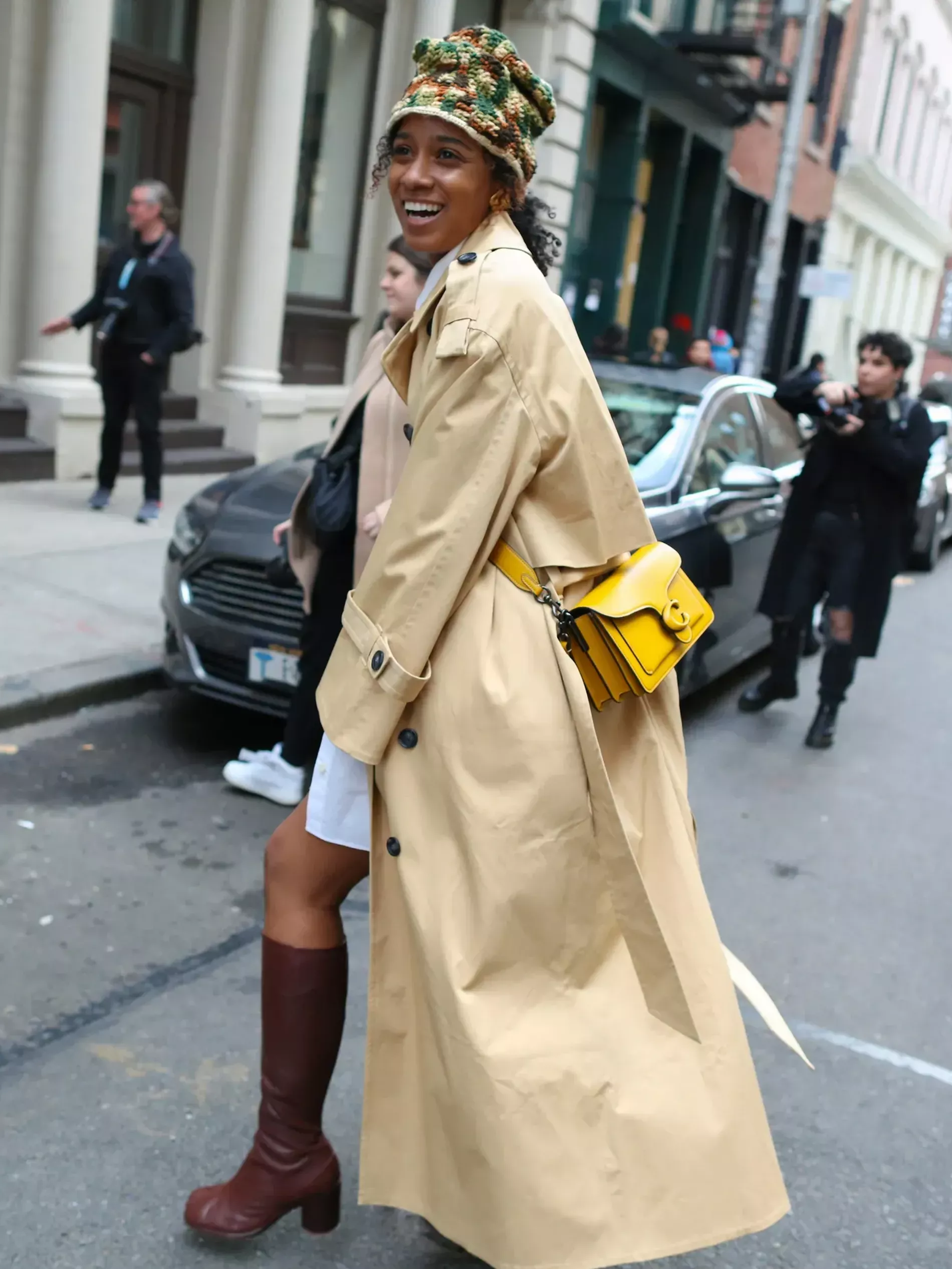 Take note: AW23 street style is all about the trench - Vogue Scandinavia