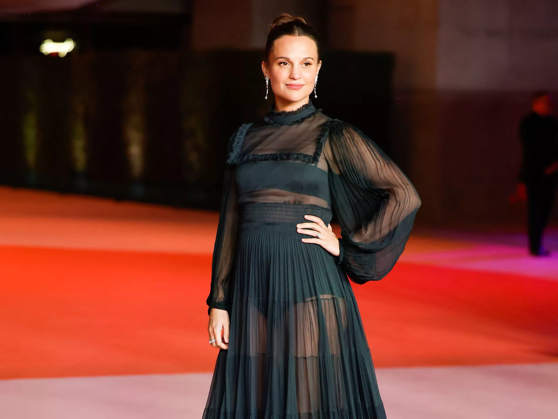 Alicia vikander red carpet best sale
