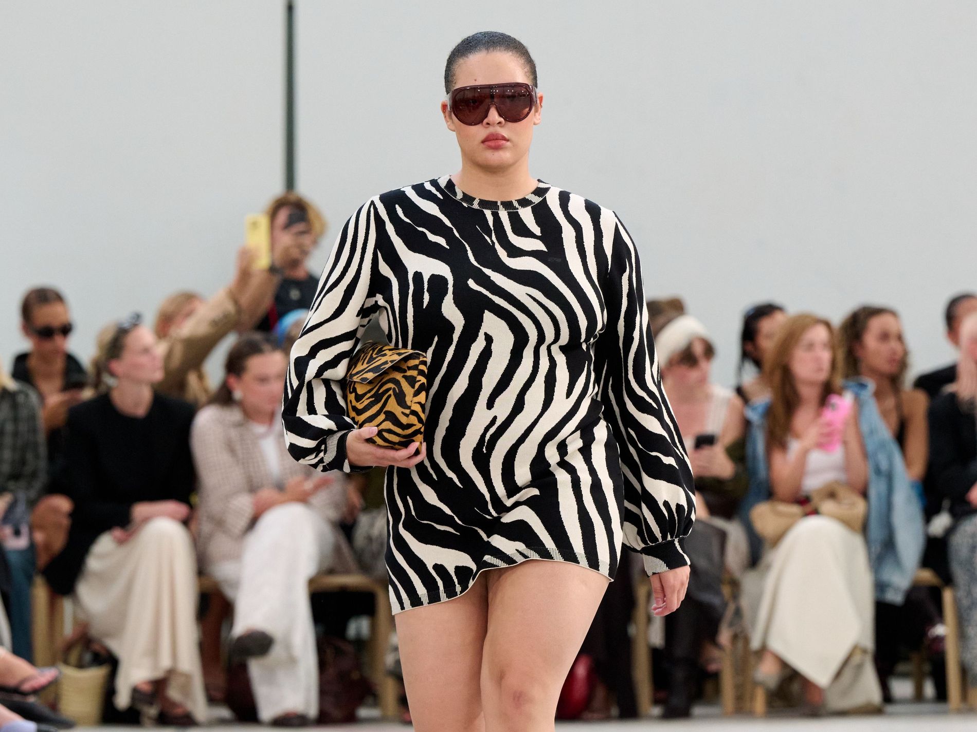 Model walks the Gestuz SS27 show