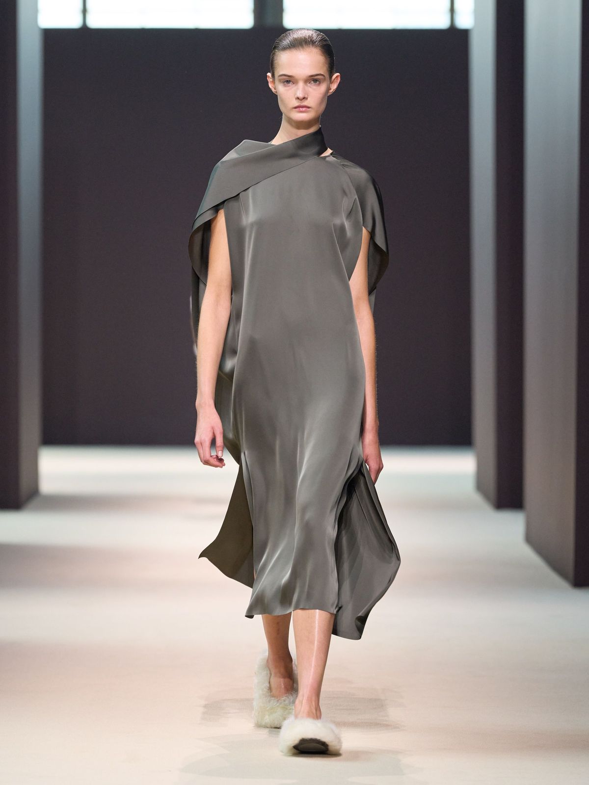 See all the looks from COS' FW24 runway show at New York Fashion Week ...