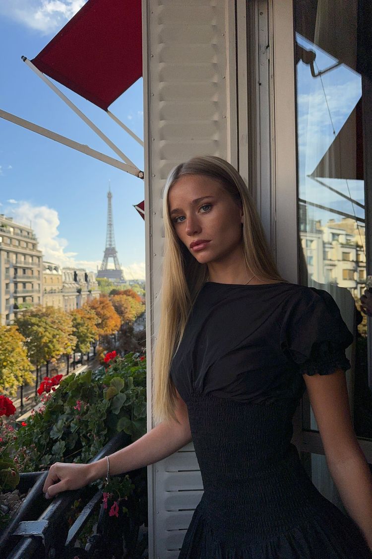 Follow It girl Desiré Inglander around Paris Fashion Week Vogue