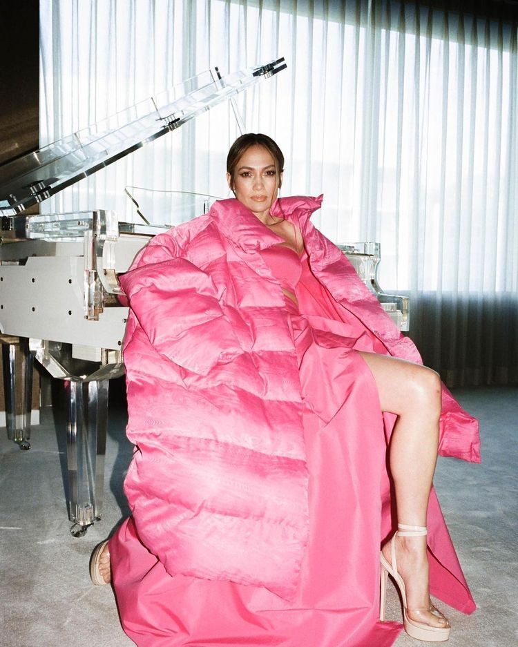 Jennifer Lopez in H&M