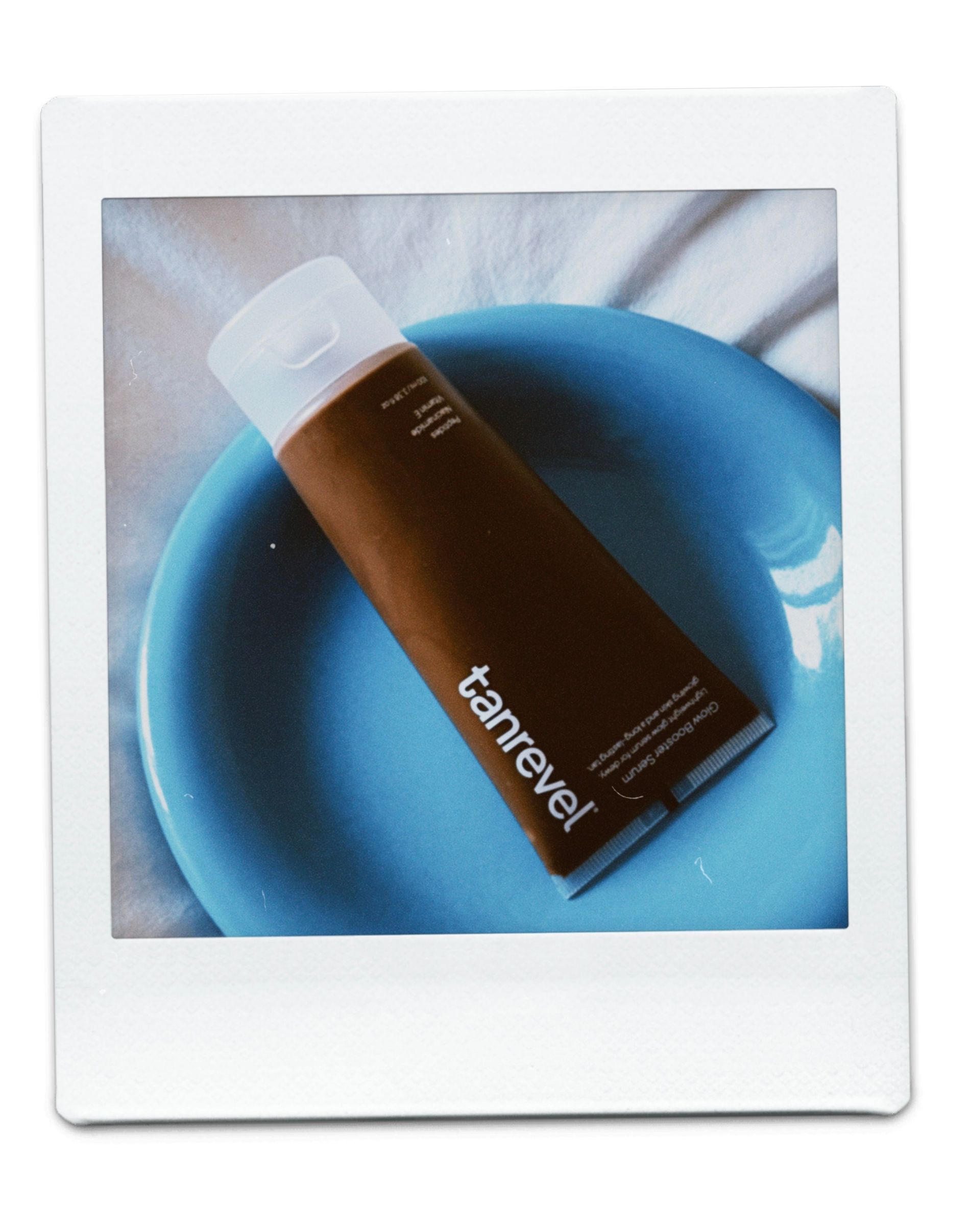 The best self-tan serum - Tanravel - On a white background