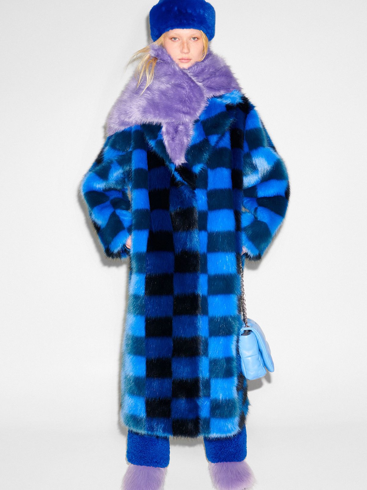 STAND_STUDIO_FW_22_21_e395b86d