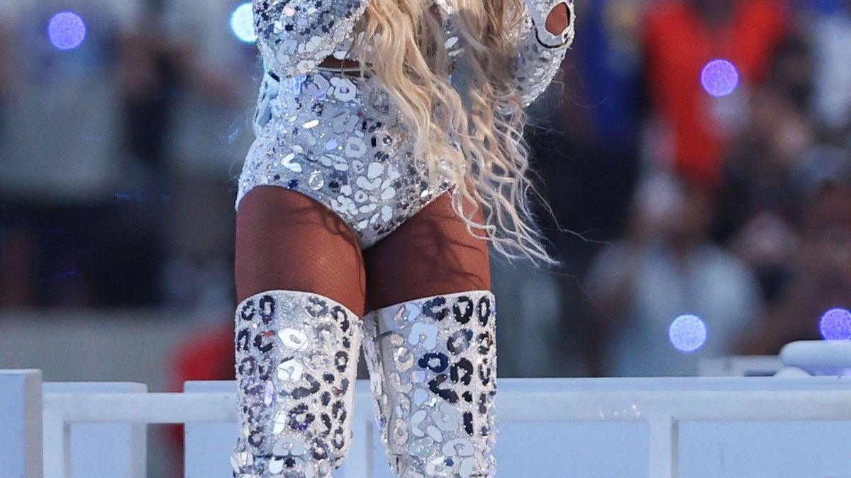 How Mary J. Blige Super Bowl Halftime Show Outfit & Boots Were