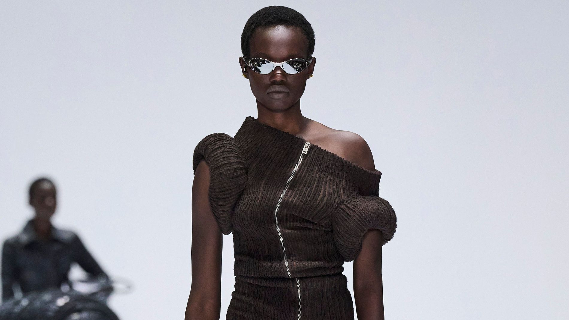 Acne_Studios_FW_24_Runway_17_0 