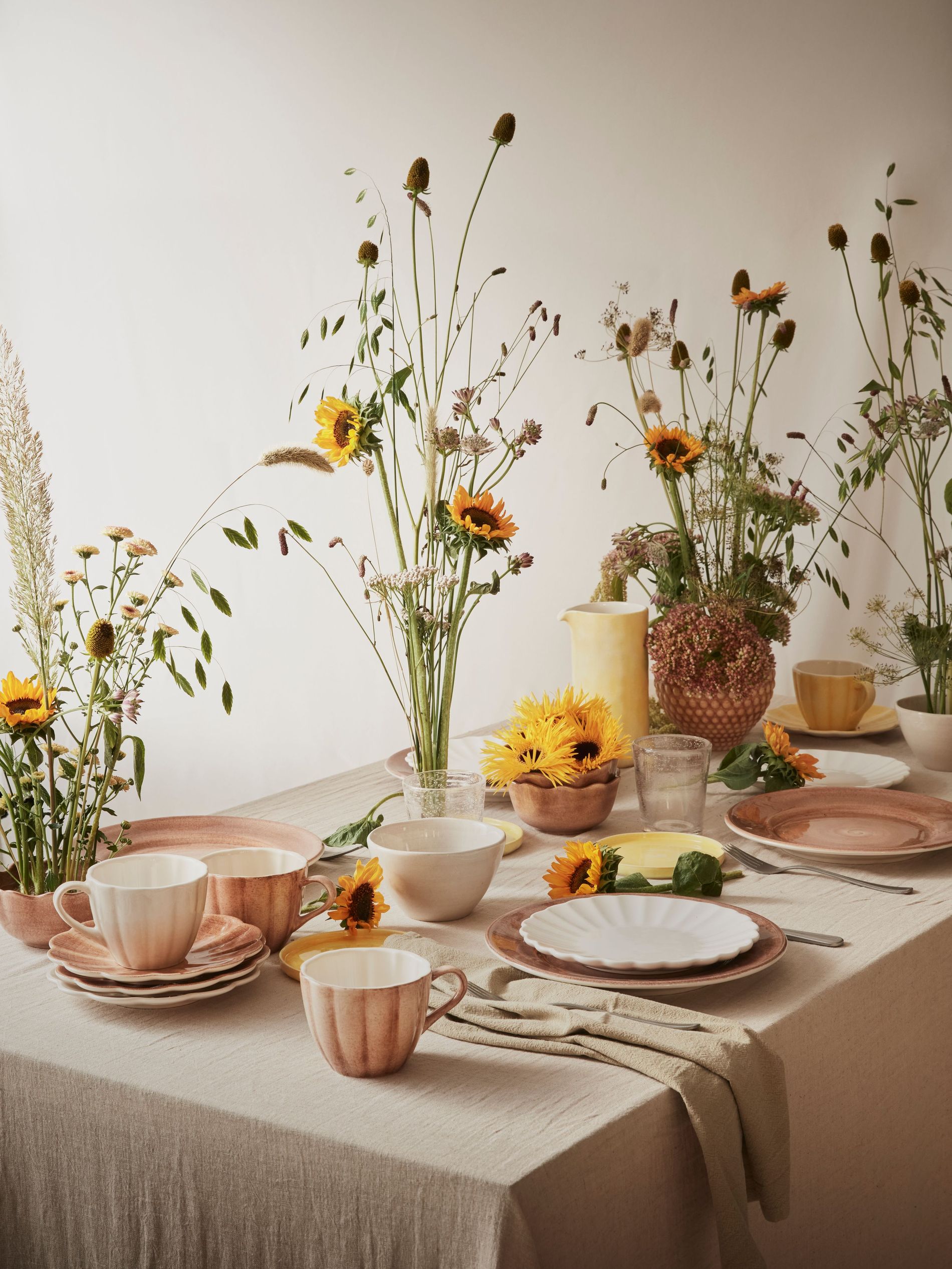 A Midsummer tablescape with fresh flowers