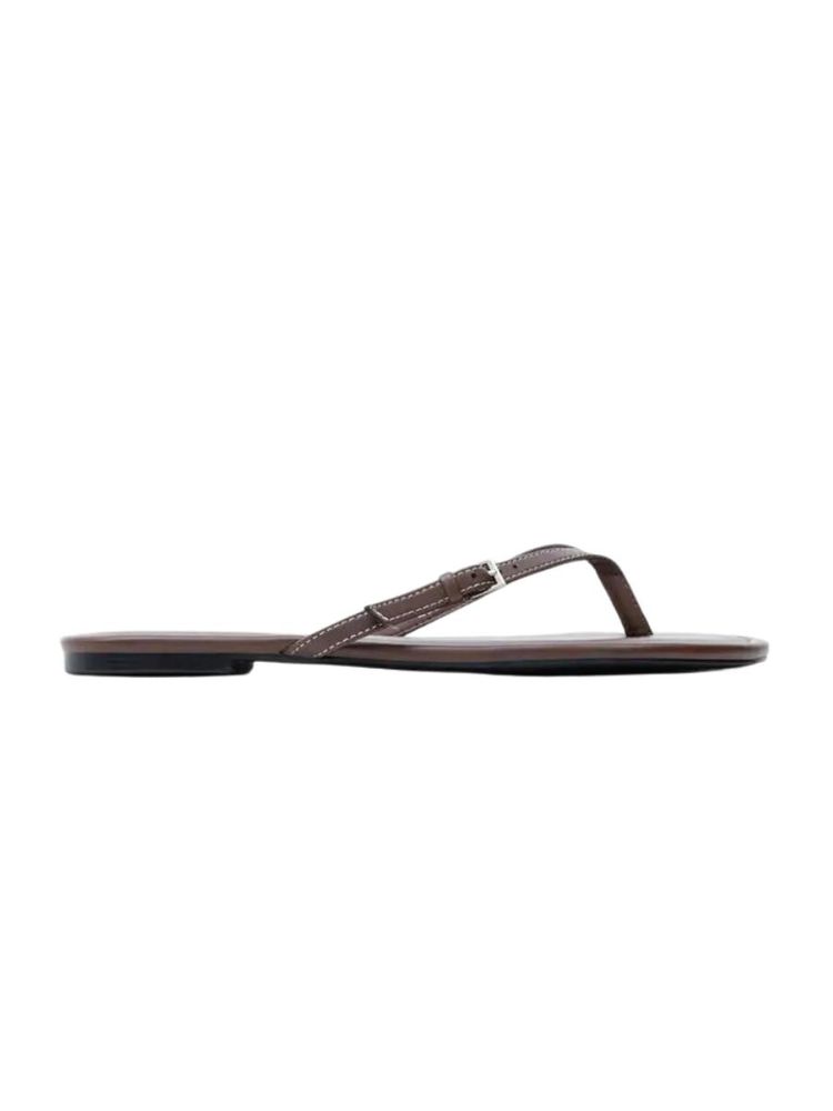 The best leather flip flop - Nelly - On a white background