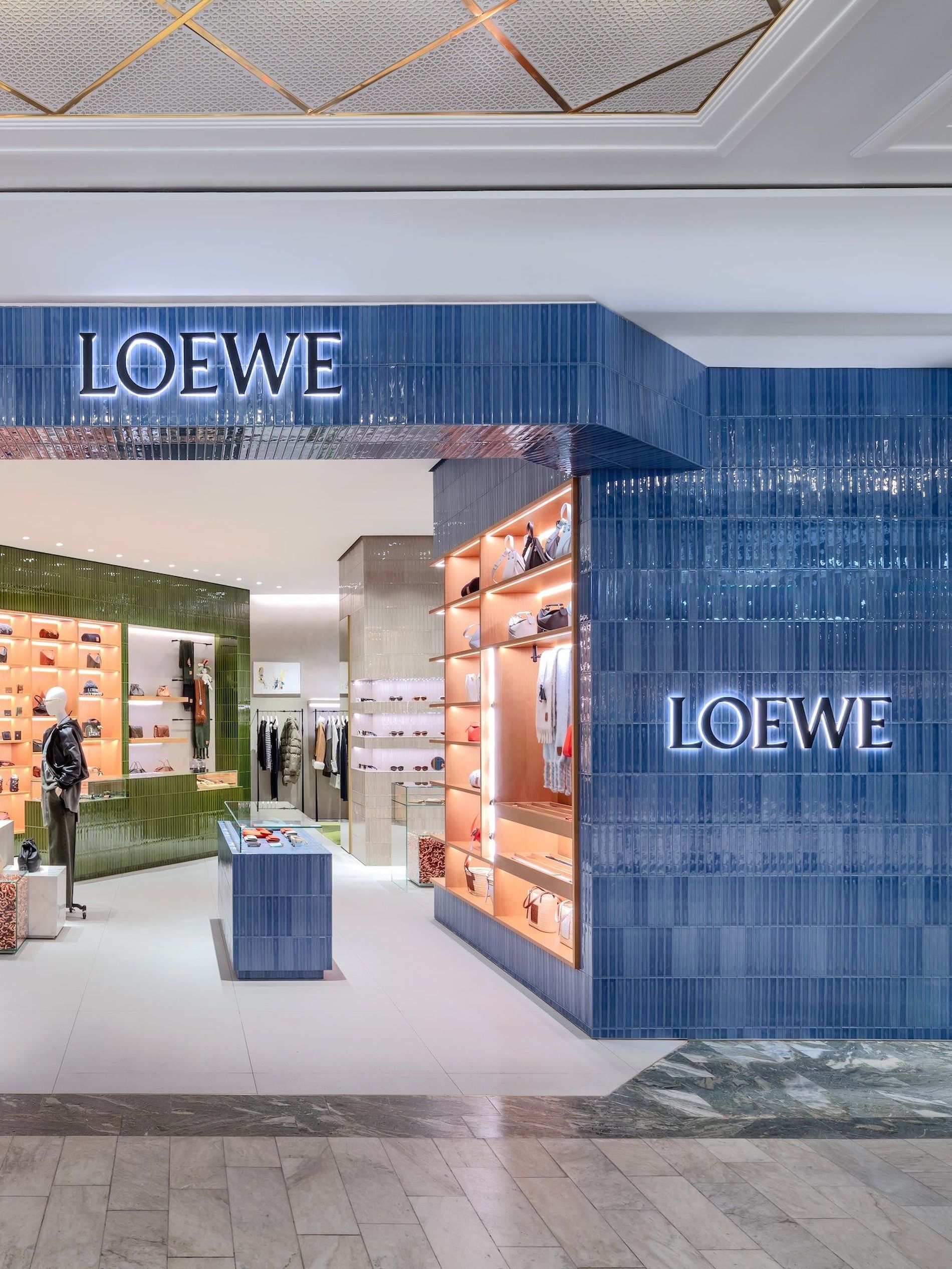 Loewe stores discount in the us