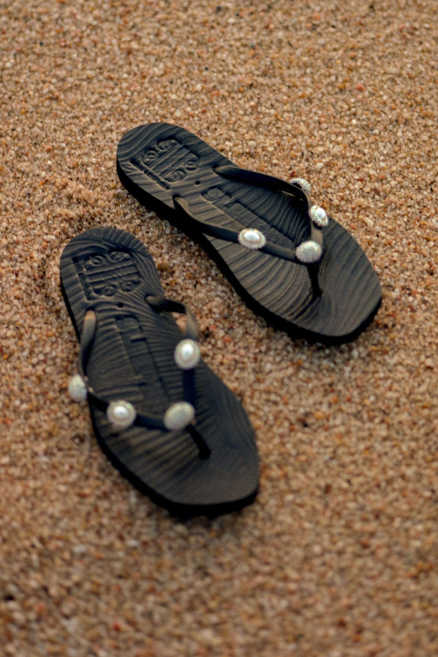 Pearl Octopuss y And Sleepers Reimagine The Flip flop With Pearl pearl-octopuss-y-and-sleepers-reimagine-the-flip-flop-with-pearl