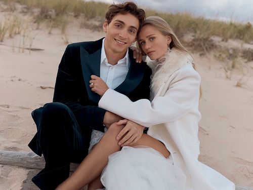    Armand Duplantis med smuk, Forlovede Desiré Inglander 