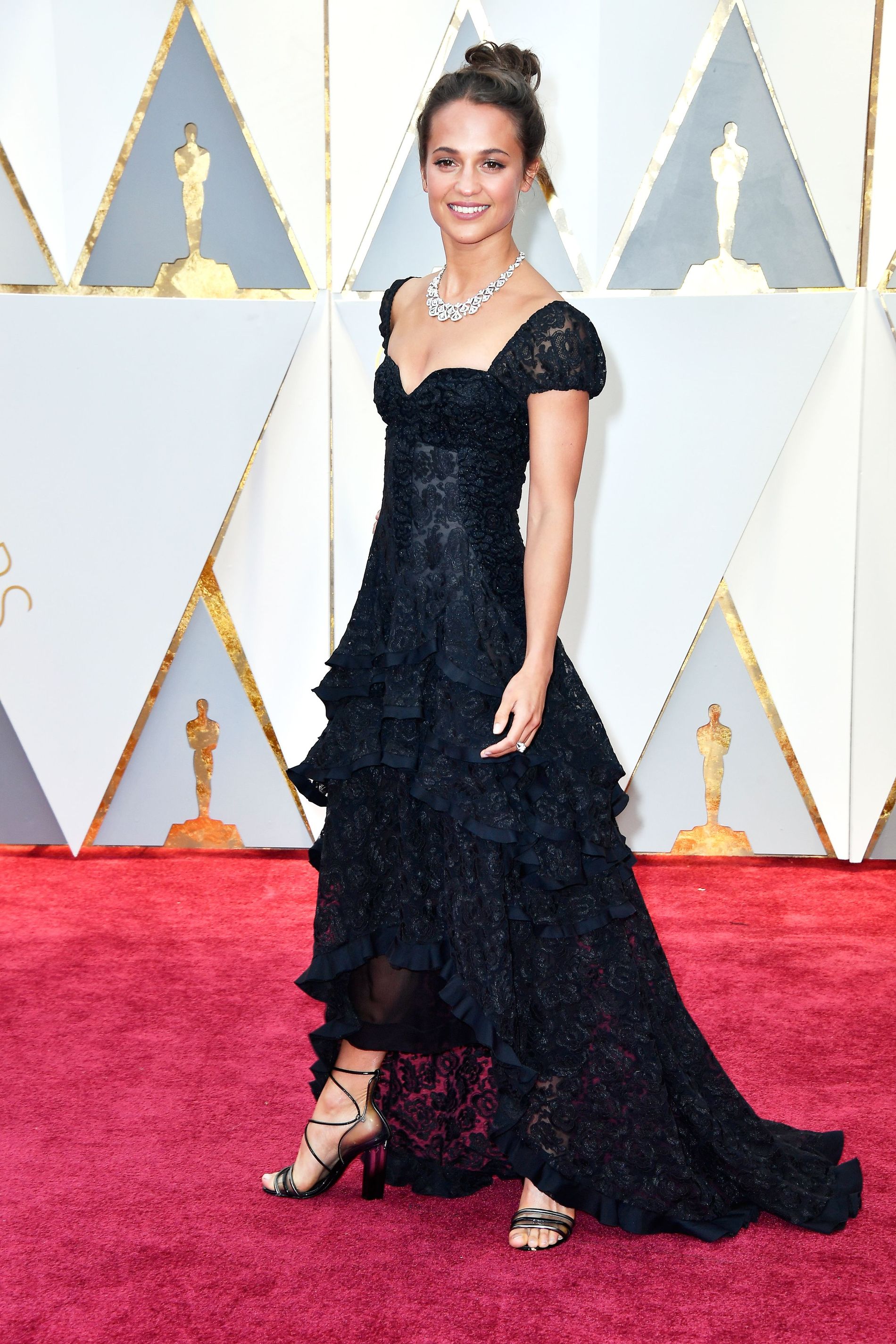 Alicia Vikander at the Oscars 2016 in Louis Vuitton