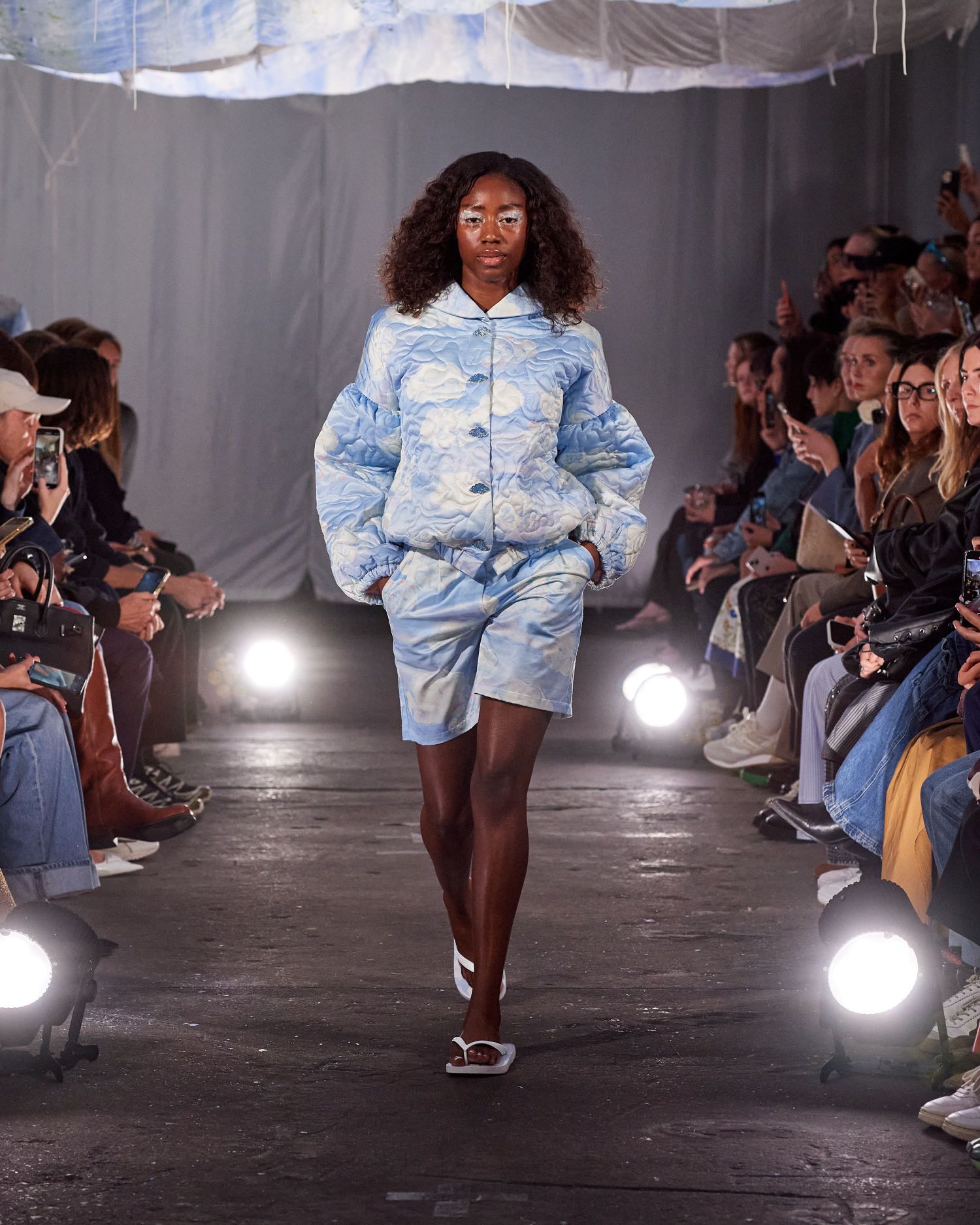 新作人気モデル See all the looks from Helmstedt's SS24 collection at トップス
